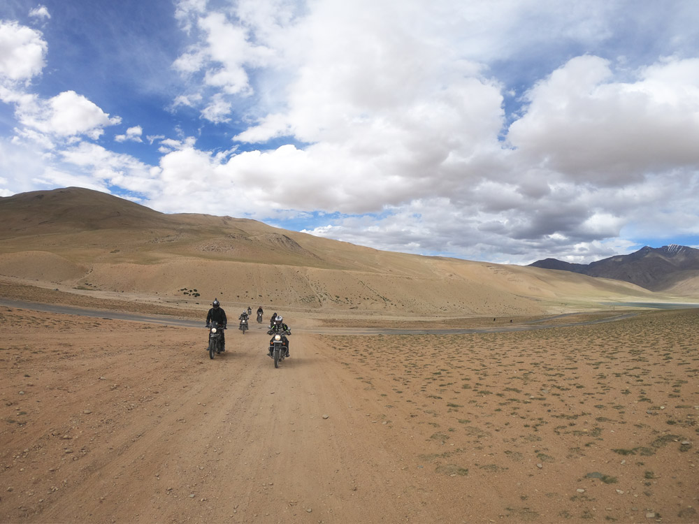 Motorbike Tours India: Rajasthan Motorcycle Trip – Ride Through the Land of Forts, Deserts, and Royal Heritage Rajasthan motorcycle trip
