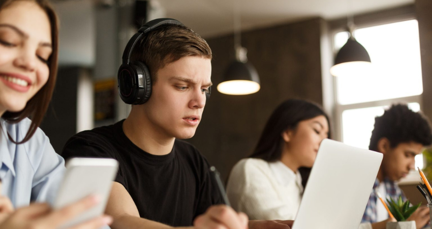 smartbeee guiding students toward global education opportunities