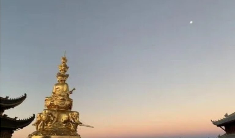 Navigating the Sacred Mist: The Ultimate 2000-Word Master Guide to Journeying from Chengdu to Mount Emei emei mountain 1 768x452